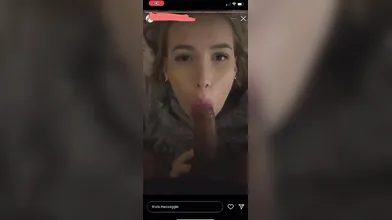 Primo piano della fidanzata che succhia il cazzo