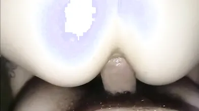 Nonostante il dolore anale, lei vuole proseguire senza fermarsi