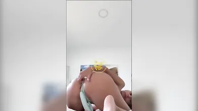 Naomi si eccita da sola su OnlyFans