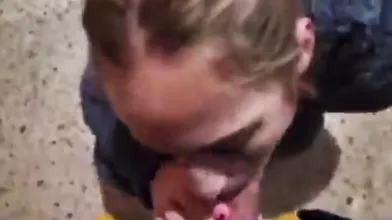 Gresia Lella si concede un pompino su OnlyFans