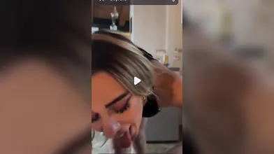 Bellissima biondina dal pompino mozzafiato e corpo da favola