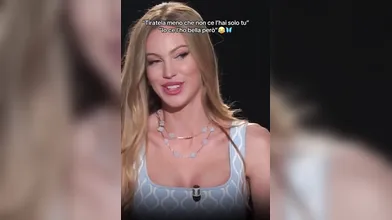 Taylor Mega mostra un corpo mozzafiato con una vulva perfetta