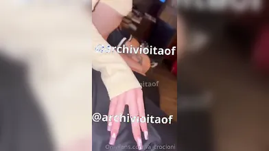 Crystal scopre il piacere con due cazzi da spompinare