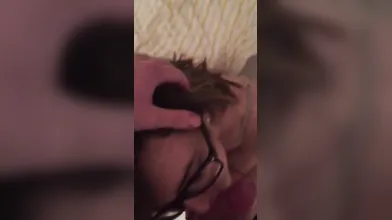 Pompino POV ragazza sexy con occhiali in esclusiva