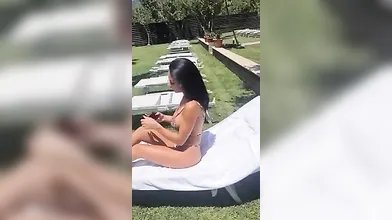 Margot sexy si masturba sensualissima in piscina