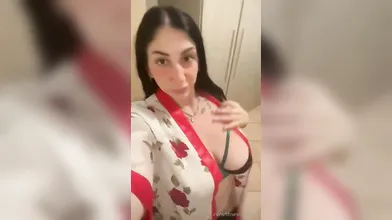 Iri98 bella tettona influencer social italiana