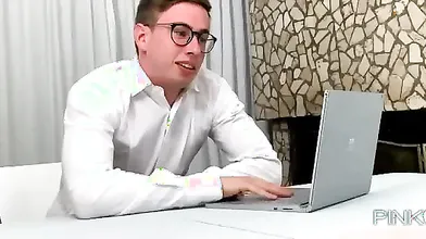 Korinha, ragazza italiana tatuata, scopata da un ragazzo nerd video porno