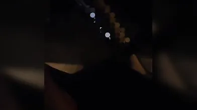 Consigliata moglie esibizionista in lingerie alla guida