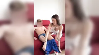 Celebre italiana scopre la verginità di un giovane fan