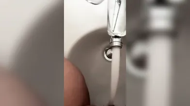 Moglie sexy nel bidet caliente