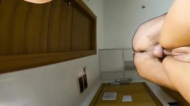 Rapporto in ginocchio con squirting intenso