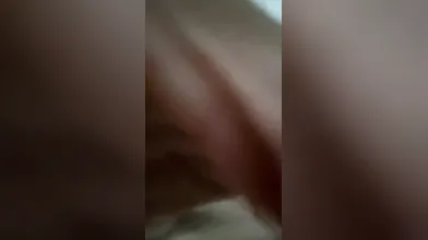 Pompino con ingoio di fidanzata italiana bagnata