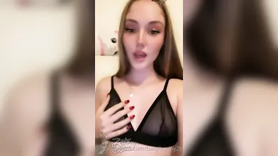 Bacio morbido sulle mie curve sensuali