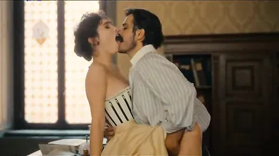 Matilda De Angelis infuocata nella scena hot de La legge di Lidia Poët