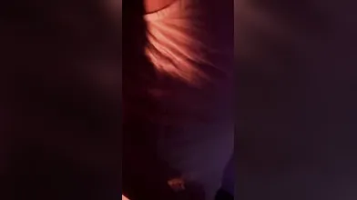 Moglie al settimo mese di gravidanza si provoca piacere da sola