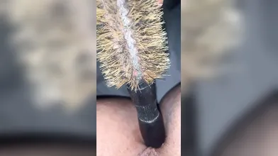 Carmela 19 anni di Palermo si eccita dildo spazzola nel sedere