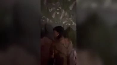 Margot scopata da dietro con plug anale per un piacere intenso