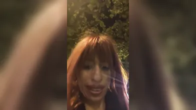 Ragazza italiana sorpresa a masturbarsi su CAM4 durante una rapina