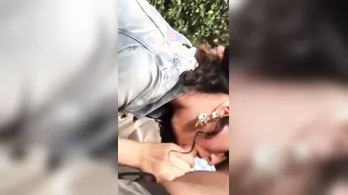 Al parco con la fidanzata che mi fa una sega appassionata