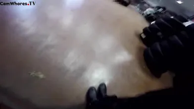 Alice90 scopata dal meccanico nell’officina caliente