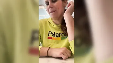 Sesso bollente al ristorante e avventure intime in macchina