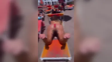 Alina Scatenata in Spiaggia Hot