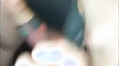 Mia moglie inebriata da due cazzi mentre il cornuto guarda eccitato