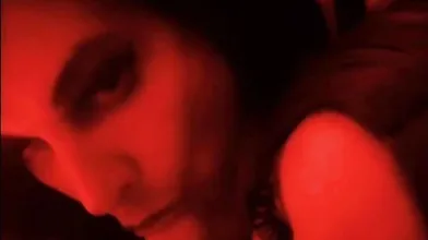 Due trans italiane si masturbano insieme con un ragazzo marocchino