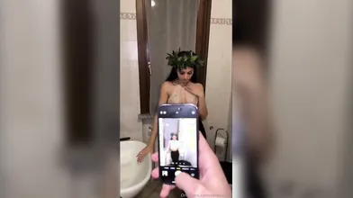 Celebra la laurea con una sega erotica al tuo ragazzo