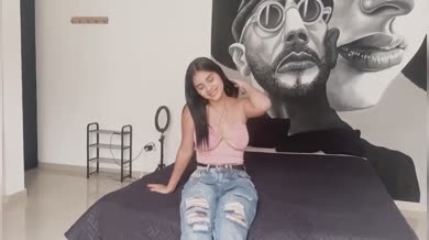 Giovane latina 18enne scopata e bagnata sulle tette generose